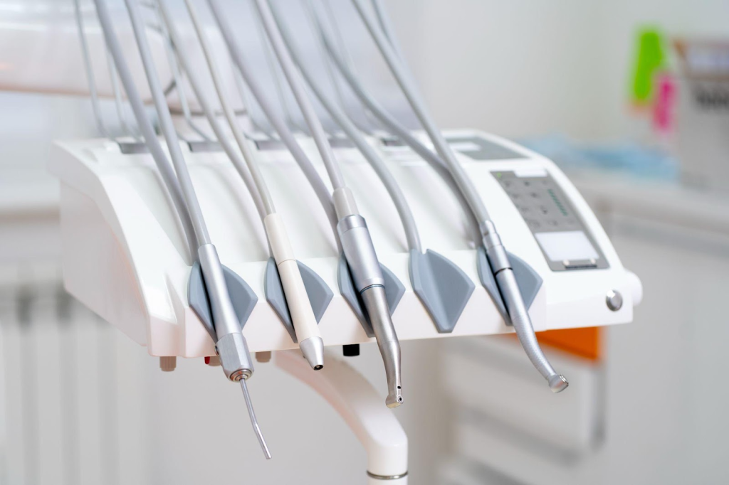 front teeth crowns vs veneers